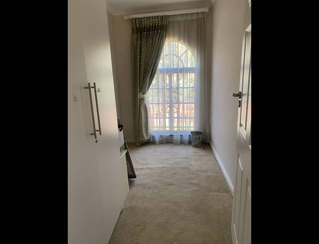 5 BEDROOM HOUSE FOR SALE IN MONDEOR